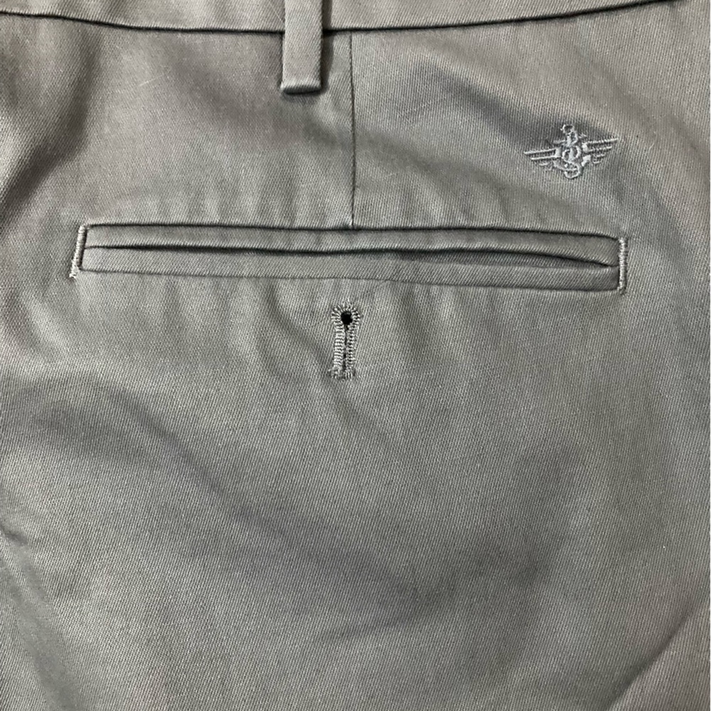 Dockers Classic Fit Men’s‎ Gray Khaki Pants 40/32